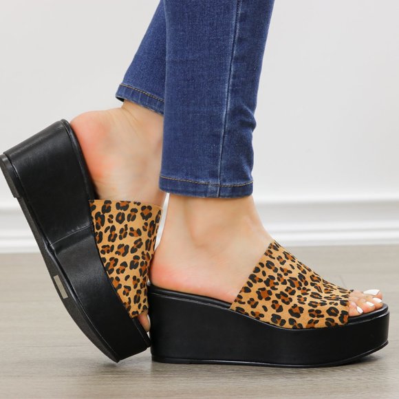 Leopard wedge slip on open toe sandal - Picture 4 of 8